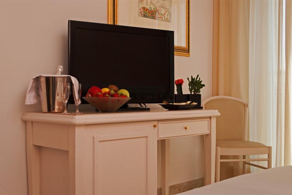 Hotel Ambra Milano Marittima Kültér fotó